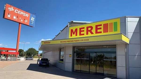Fachada supermercado Mere 1609949016 700264 660x372